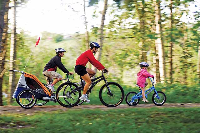 Mit dem Rad übers Land - Aktiv FahrraD Familie%20unterwegs Quelle Www.pD F.De Zweipluszwei