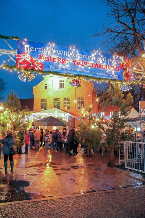 Adventsmarkt an der Alten Schule in Salbke