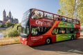 KinderStadtRundfahrt mit dem roten Doppeldecker-Bus