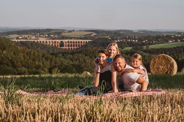 Picknick an der Göltzschtalbrücke im Vogtland